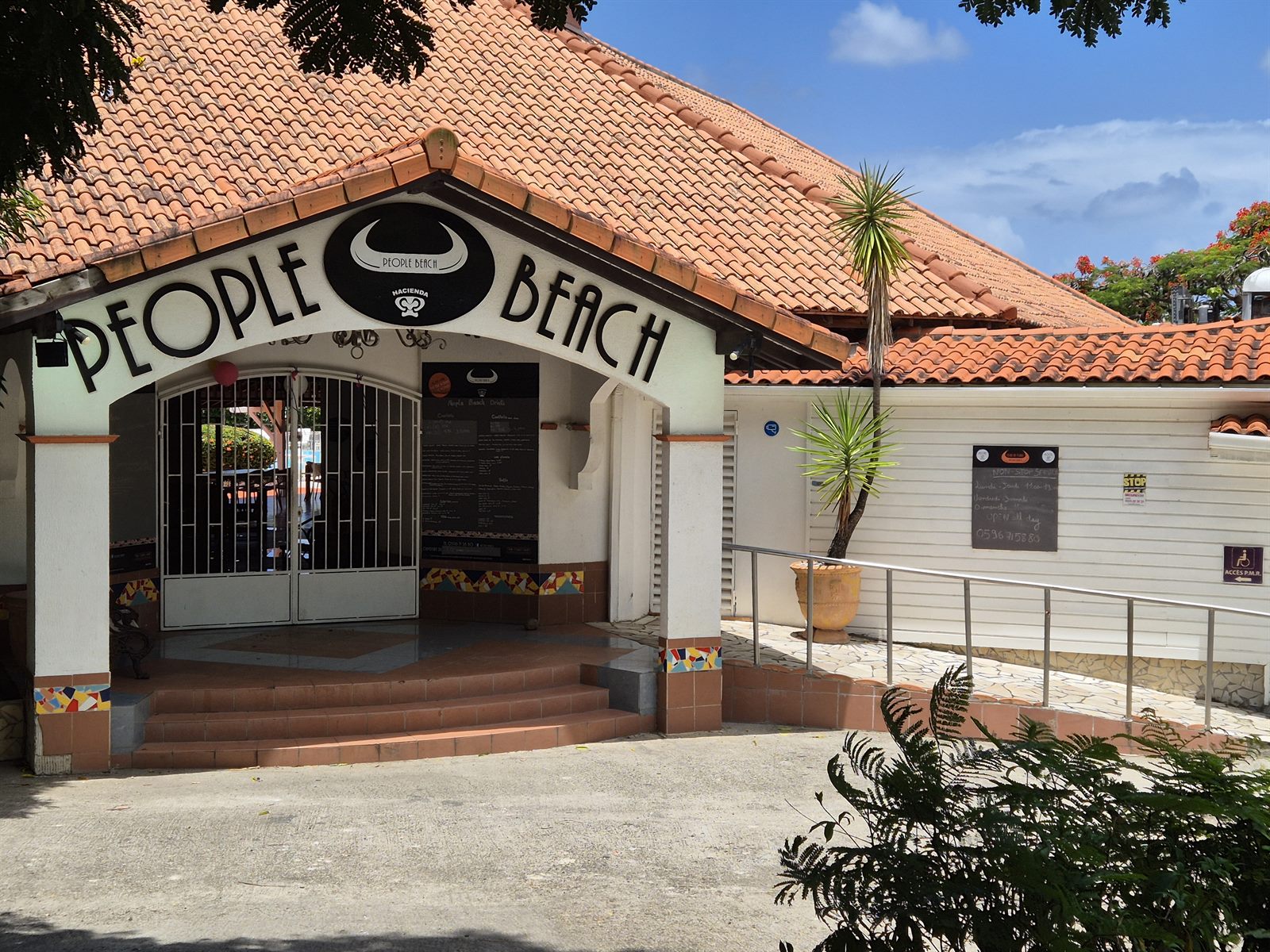 People Beach, bar-restaurant de plage